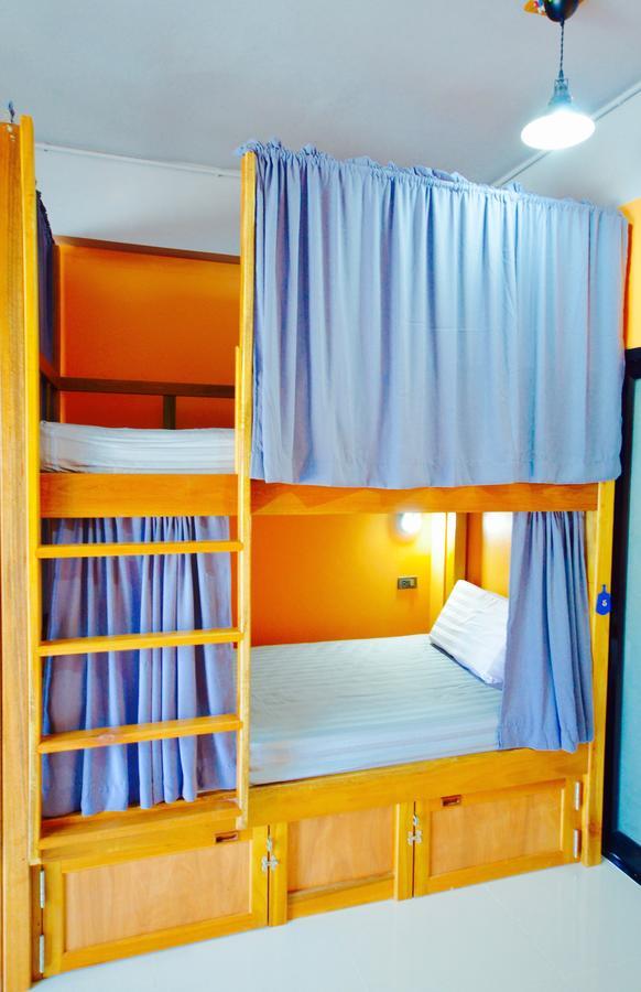 Nomad Hostel Krabi town Buitenkant foto