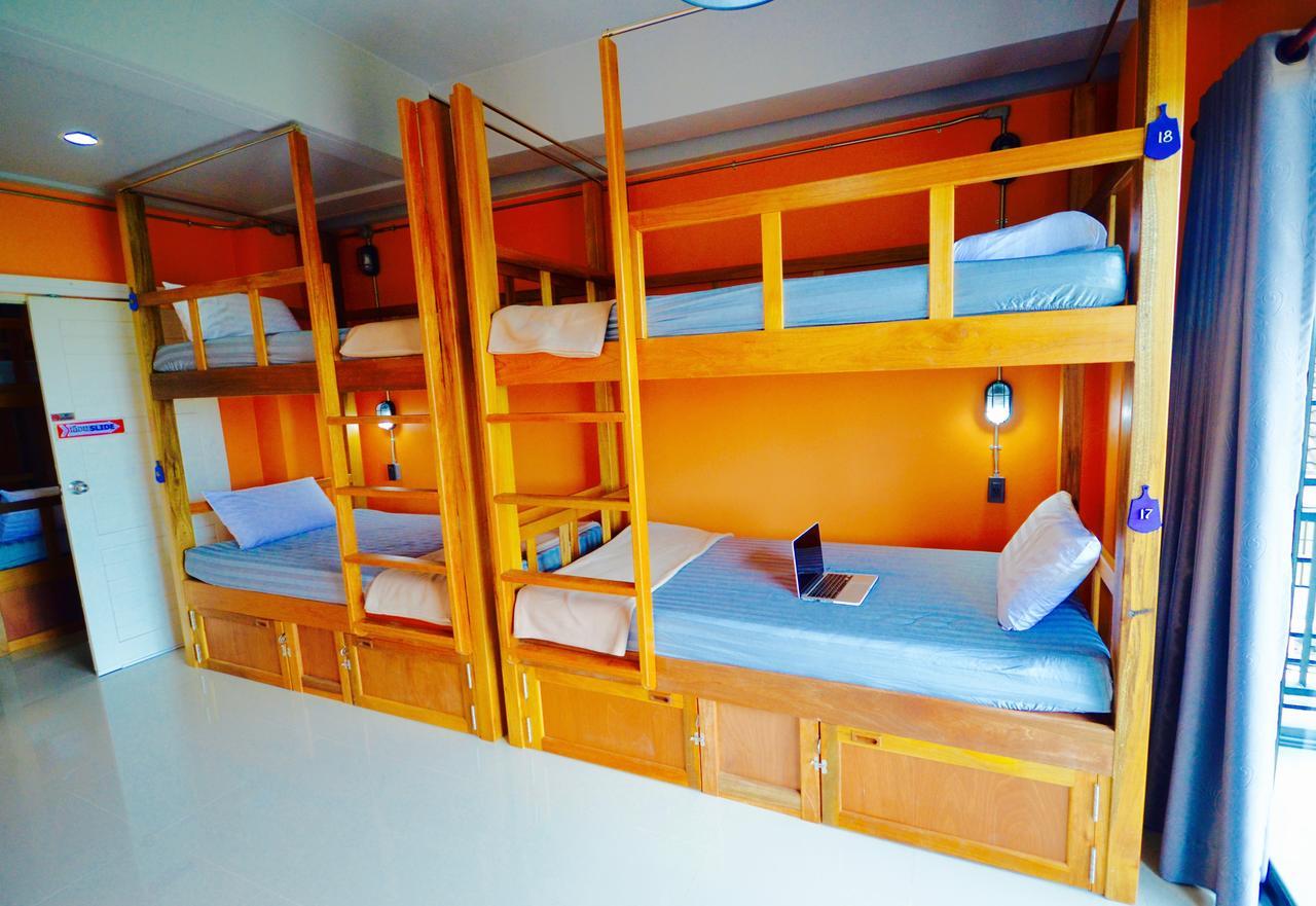 Nomad Hostel Krabi town Buitenkant foto