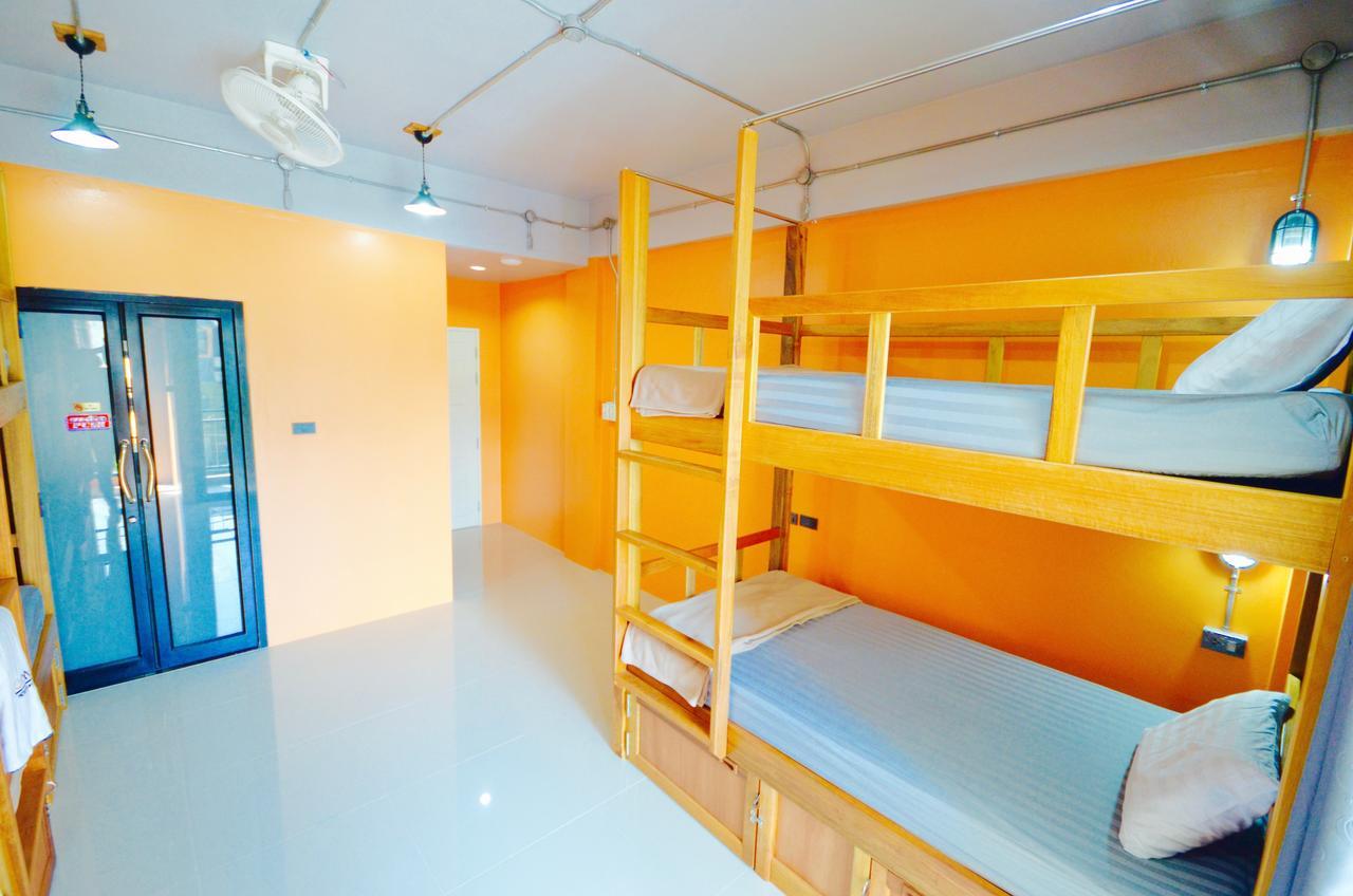 Nomad Hostel Krabi town Buitenkant foto