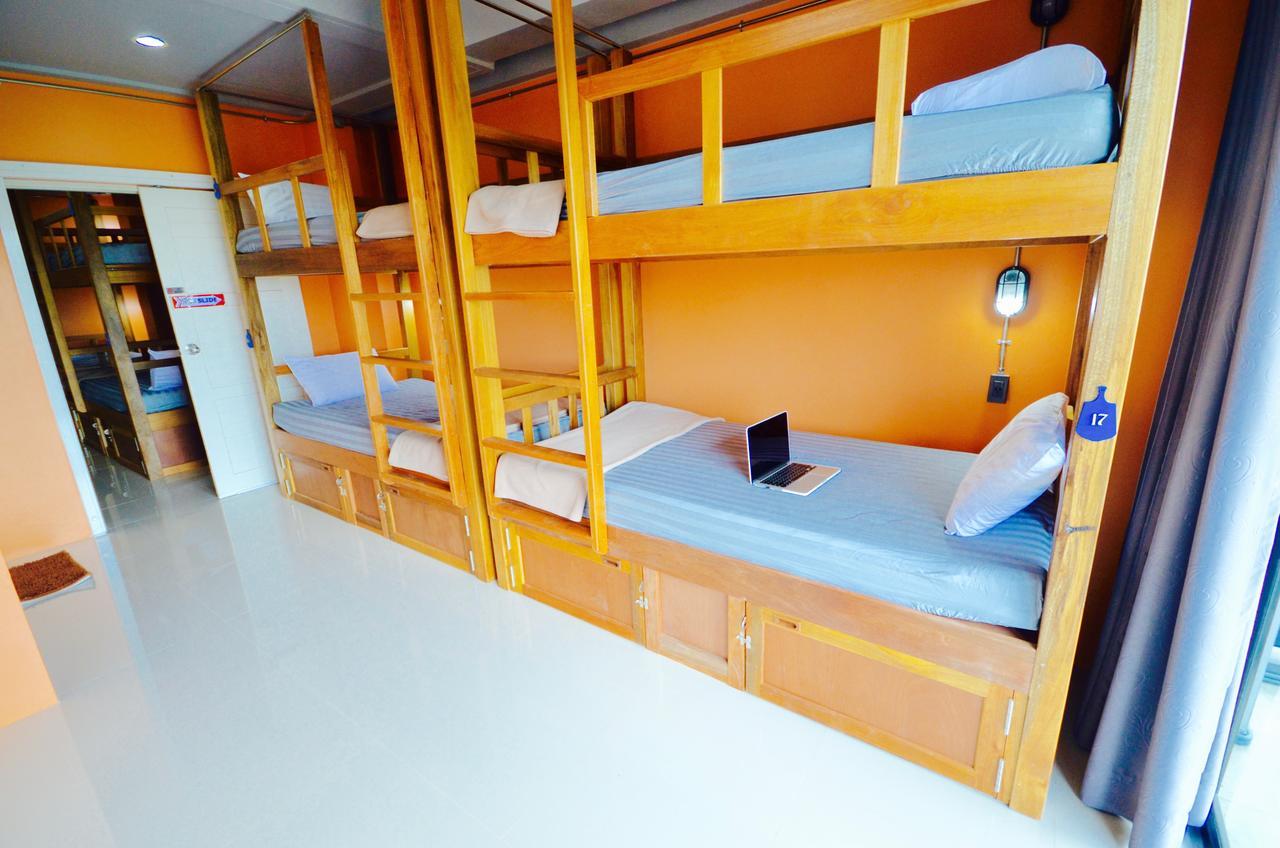 Nomad Hostel Krabi town Buitenkant foto