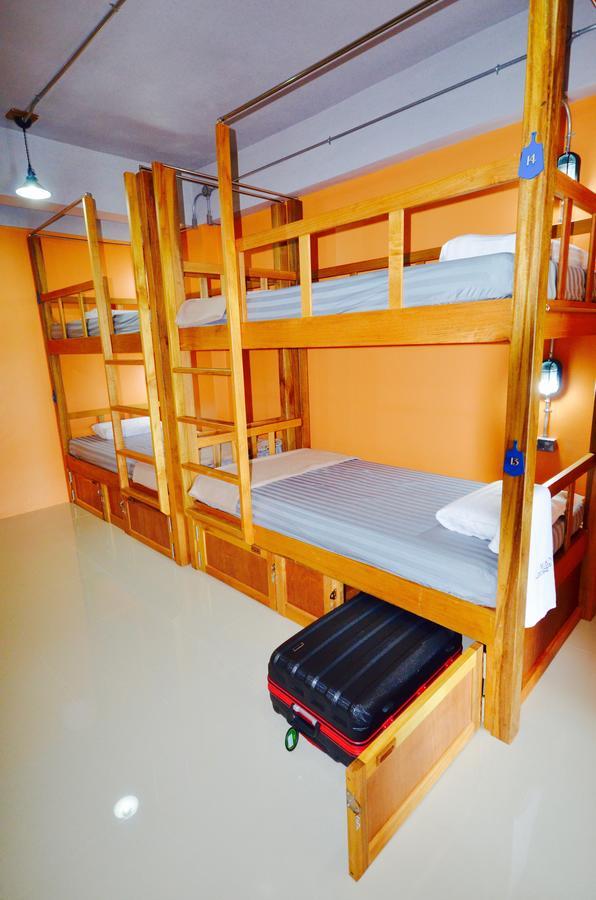Nomad Hostel Krabi town Buitenkant foto