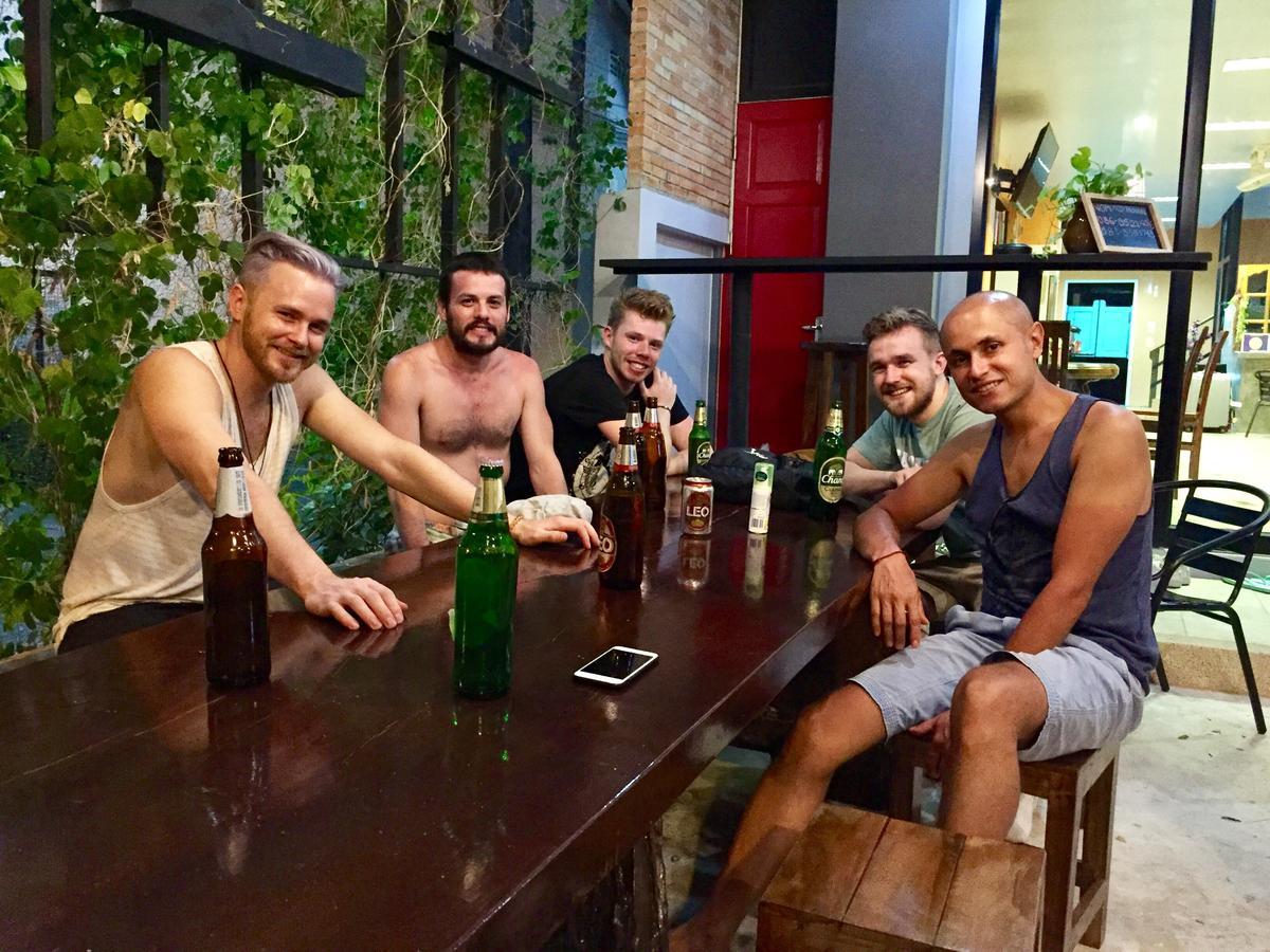 Nomad Hostel Krabi town Buitenkant foto