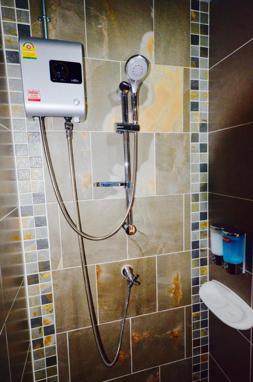 Nomad Hostel Krabi town Buitenkant foto