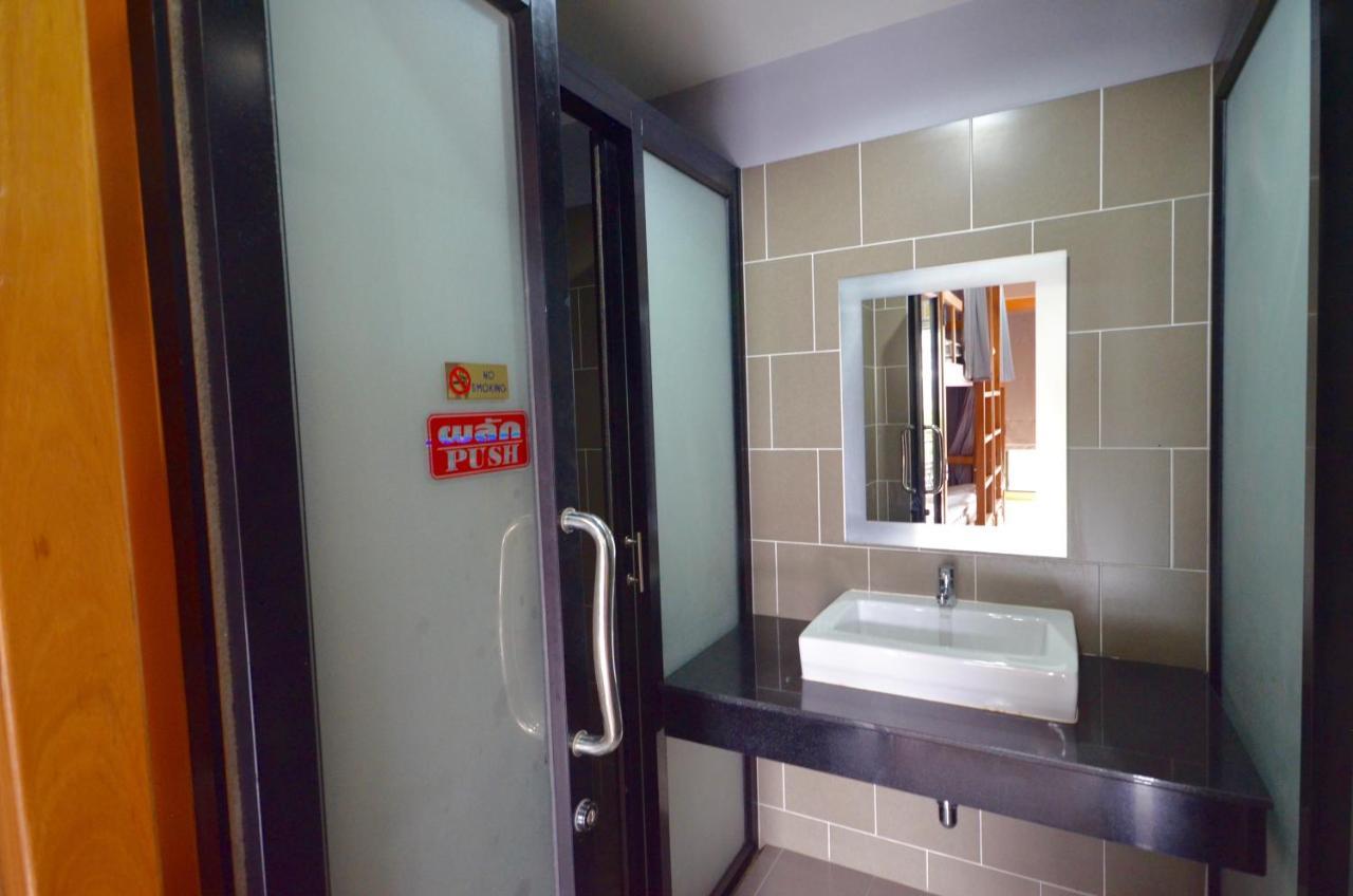 Nomad Hostel Krabi town Buitenkant foto