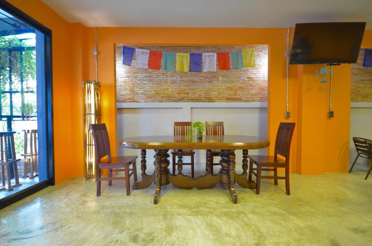 Nomad Hostel Krabi town Buitenkant foto